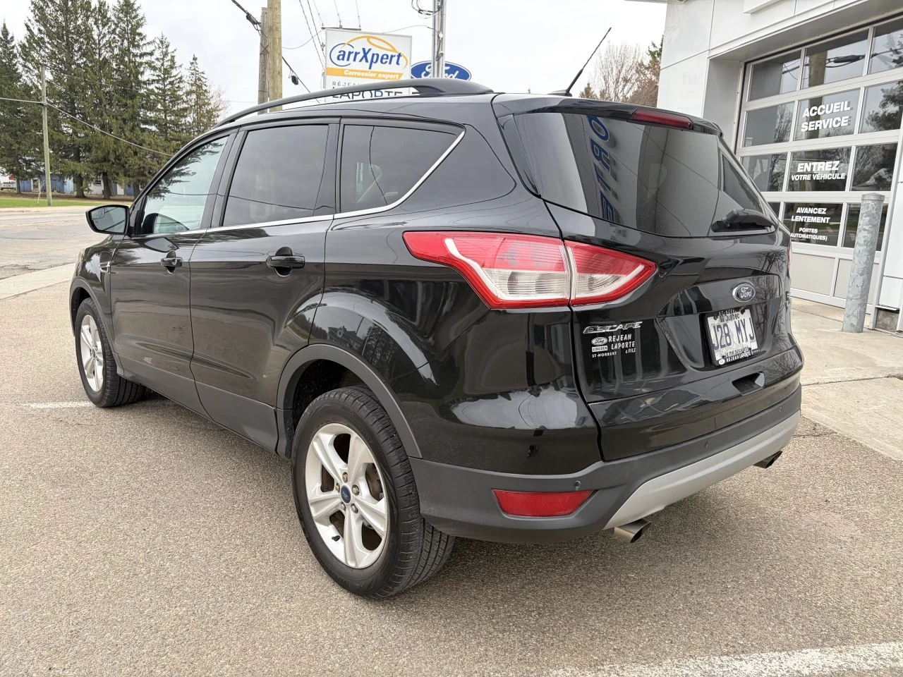 2014 Ford Escape SE FWD ECOBOOST TURBO http://www.st-norbertford.com/resize/b990ff35b810a3abc0cc817b2ca24889-1