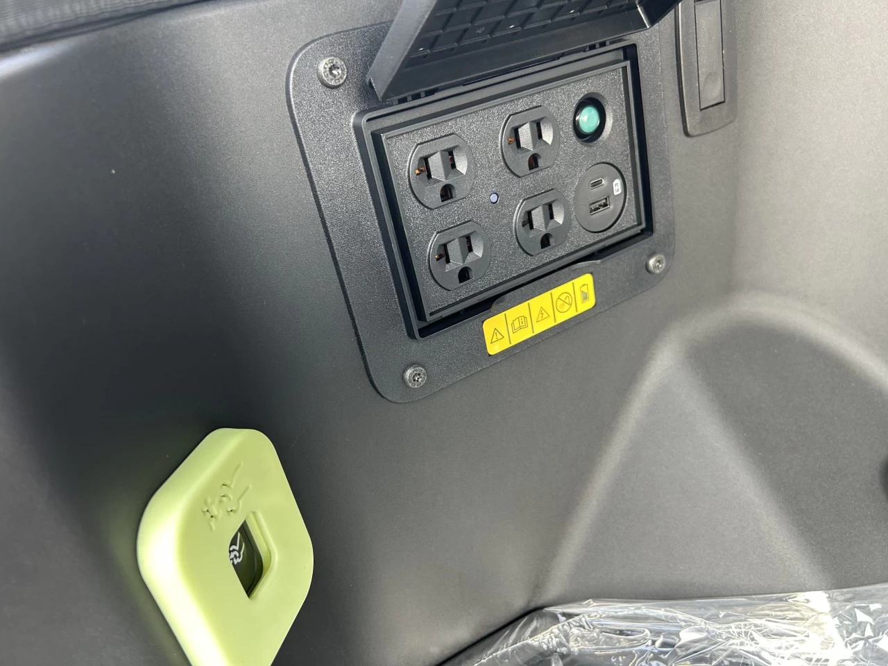 2025 Ford F-150 Lightning XLT https://www.st-norbertford.com/resize/b990ff35b810a3abc0cc817b2ca24889-1