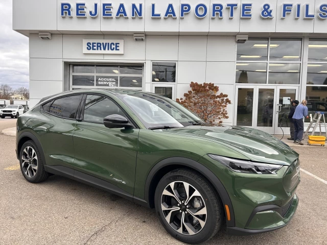 Ford Mustang Mach-E SELECT AWD 2025