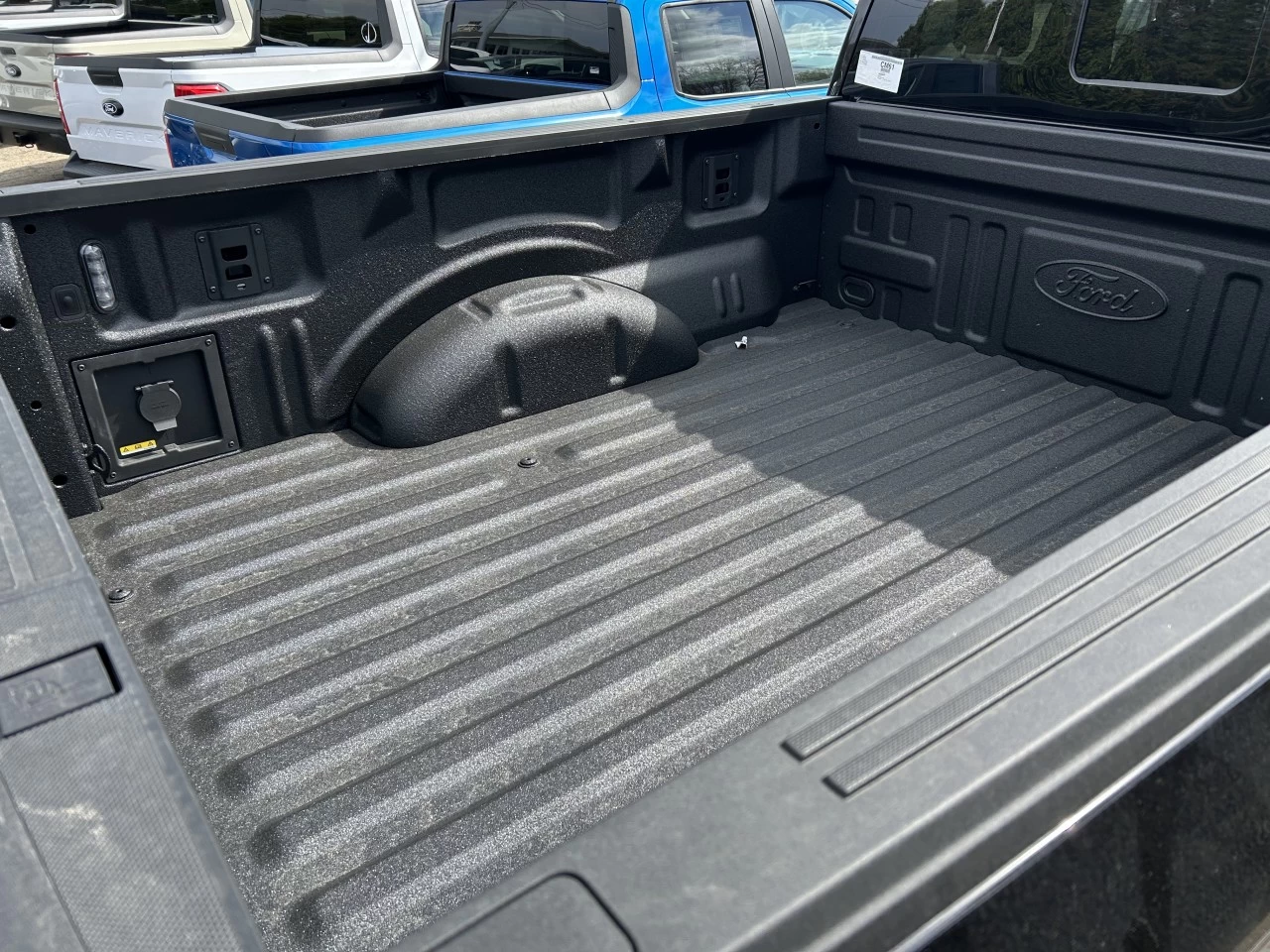 2025 Ford F-150 XLT Main Image