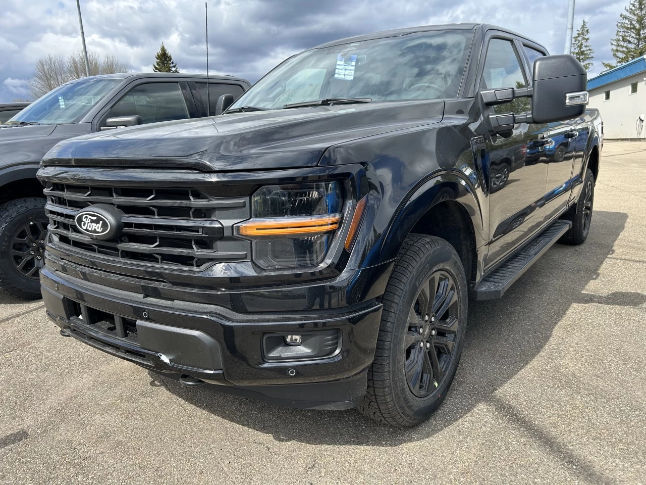 2025 Ford F-150 XLT Main Image