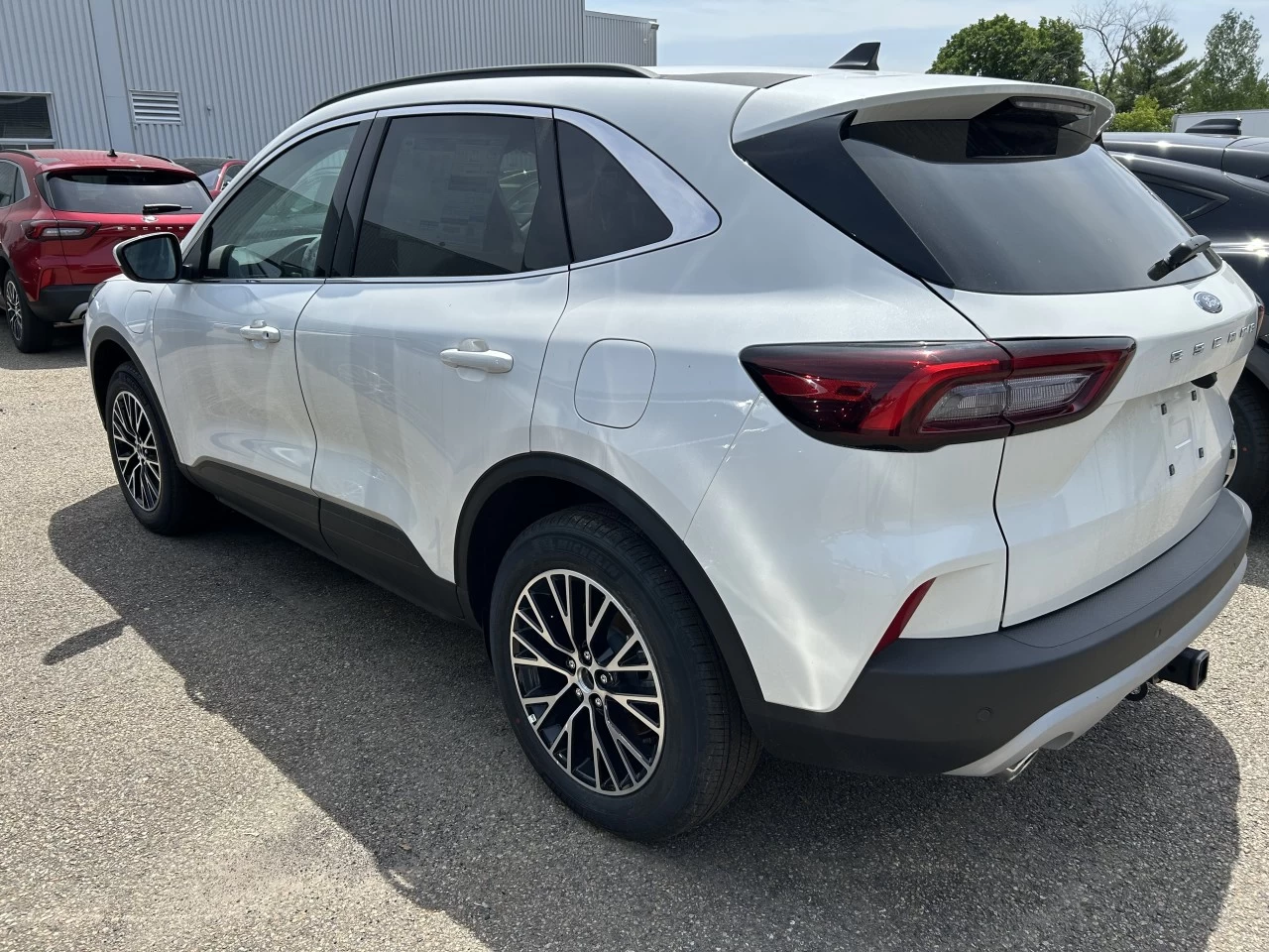 2025 Ford Escape PHEV https://www.st-norbertford.com/resize/b990ff35b810a3abc0cc817b2ca24889-1