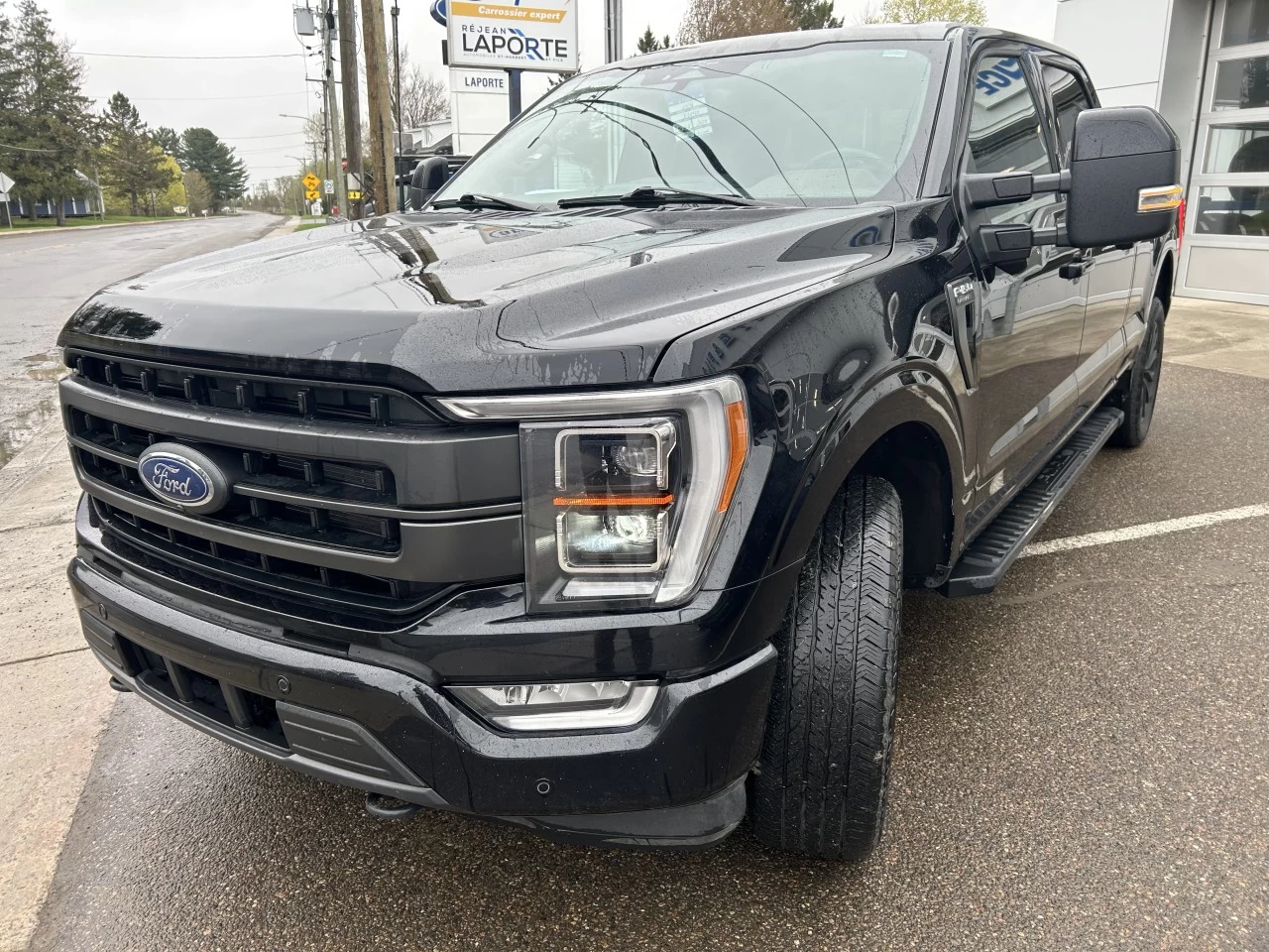 2023 Ford F-150 LARIAT Main Image