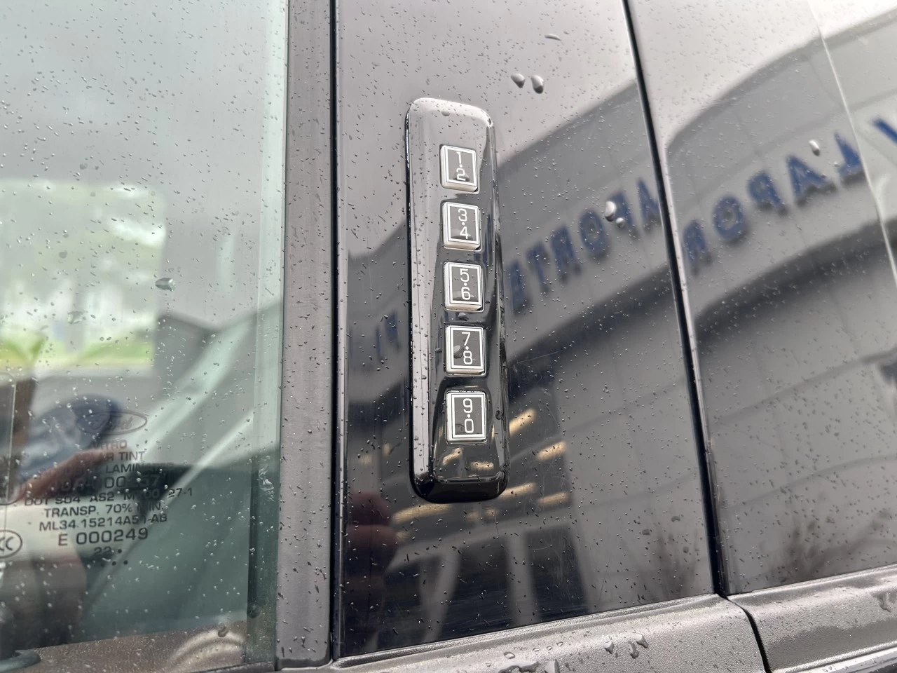 2023 Ford F-150 LARIAT Main Image