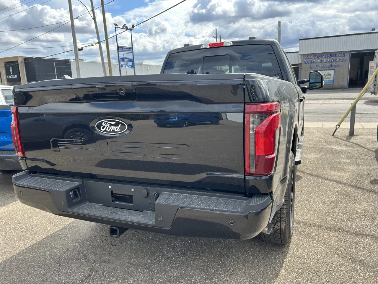 2025 Ford F-150 XLT Main Image