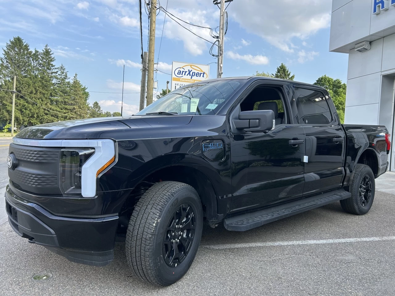 2025 Ford F-150 Lightning XLT https://www.st-norbertford.com/resize/b990ff35b810a3abc0cc817b2ca24889-1