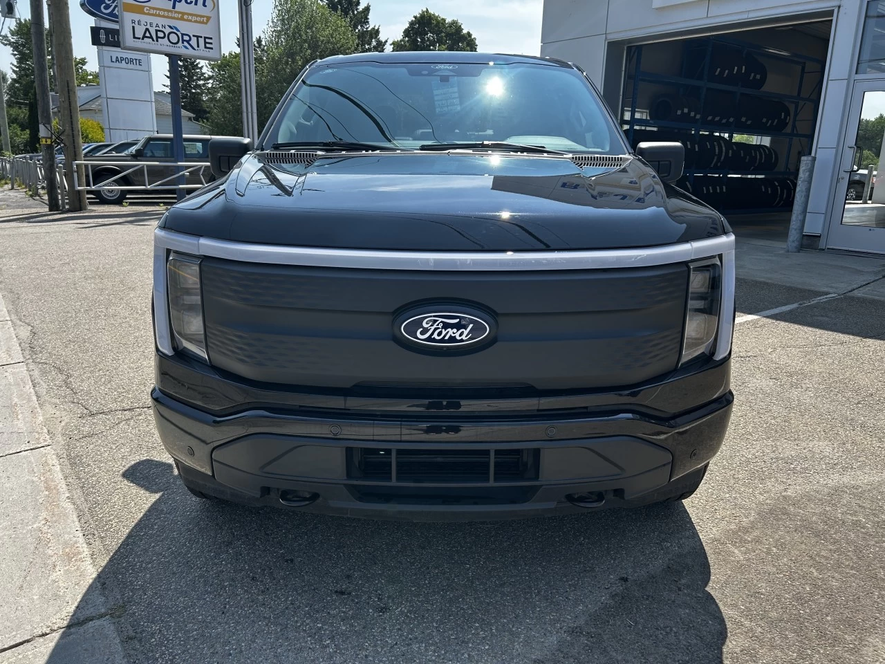 2025 Ford F-150 Lightning  https://www.st-norbertford.com/resize/b990ff35b810a3abc0cc817b2ca24889-1
