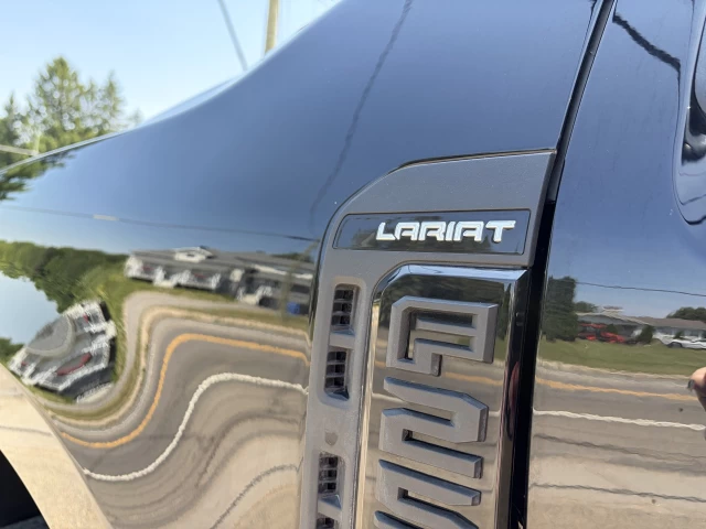 Ford F-250 Super Duty LARIAT 4X4 CREWCAB TOIT OUVRANT CUIR V8 DIESEL 2025
