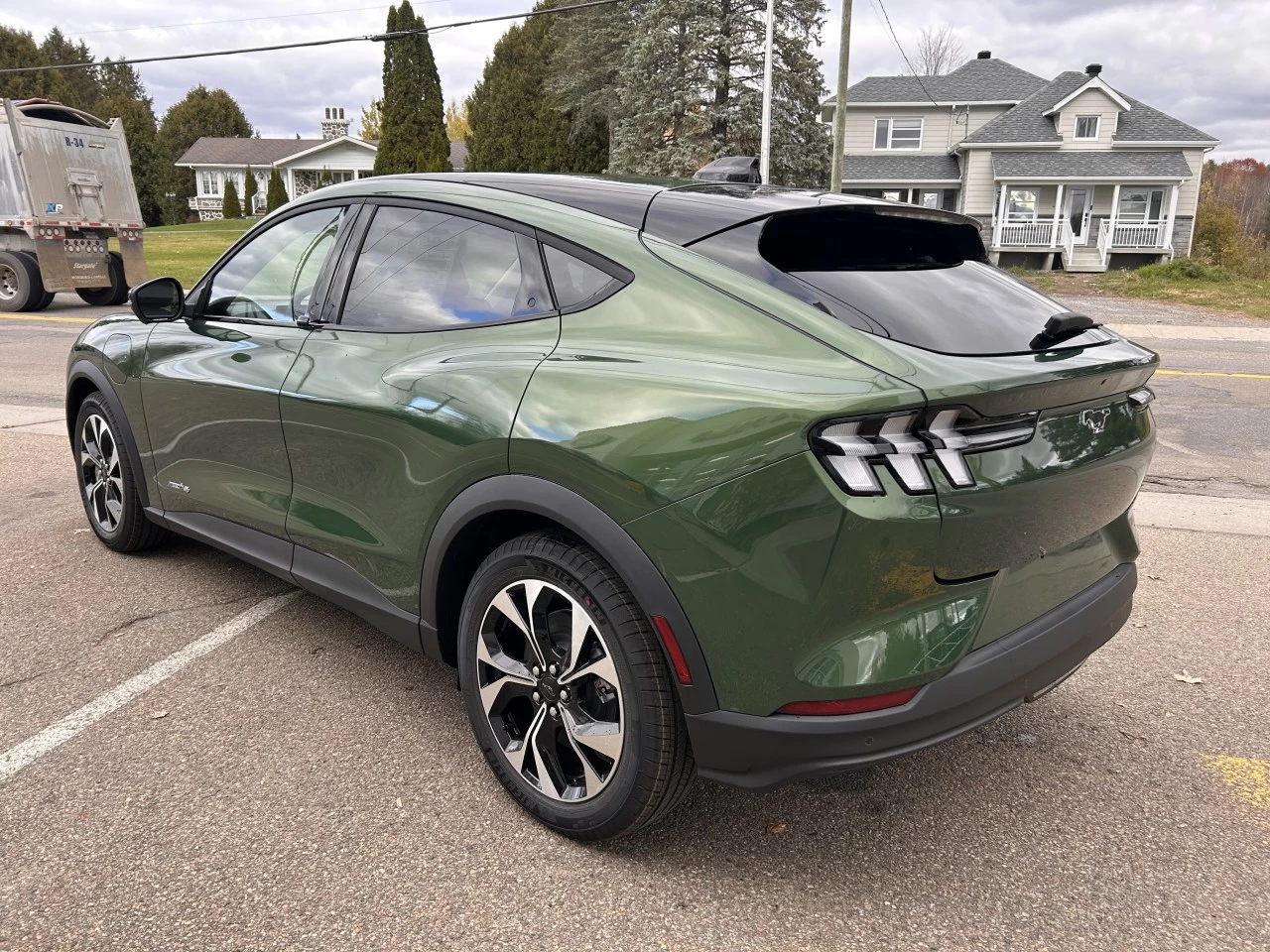2025 Ford Mustang Mach-E SELECT AWD Image principale