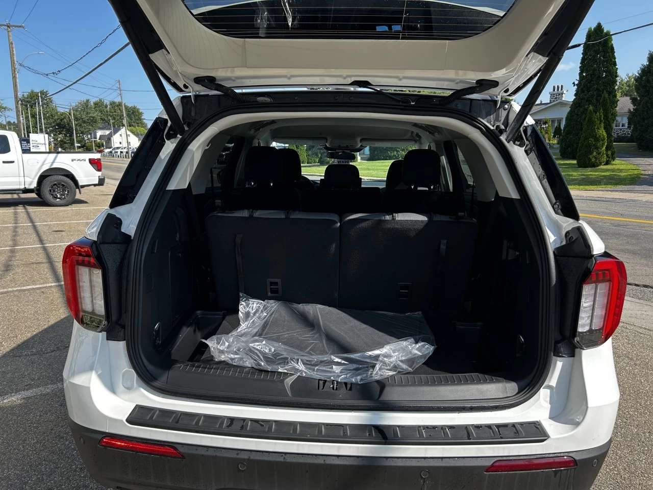 2025 Ford Explorer Active Main Image
