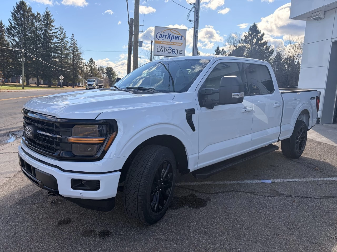 2025 Ford F-150 XLT Main Image