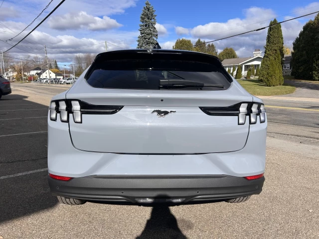 Ford Mustang Mach-E SELECT AWD 2025