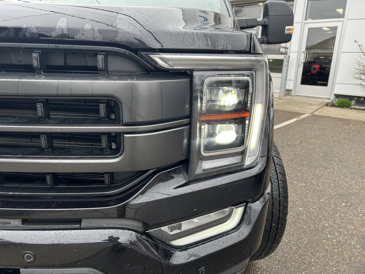 2023 Ford F-150 LARIAT Main Image