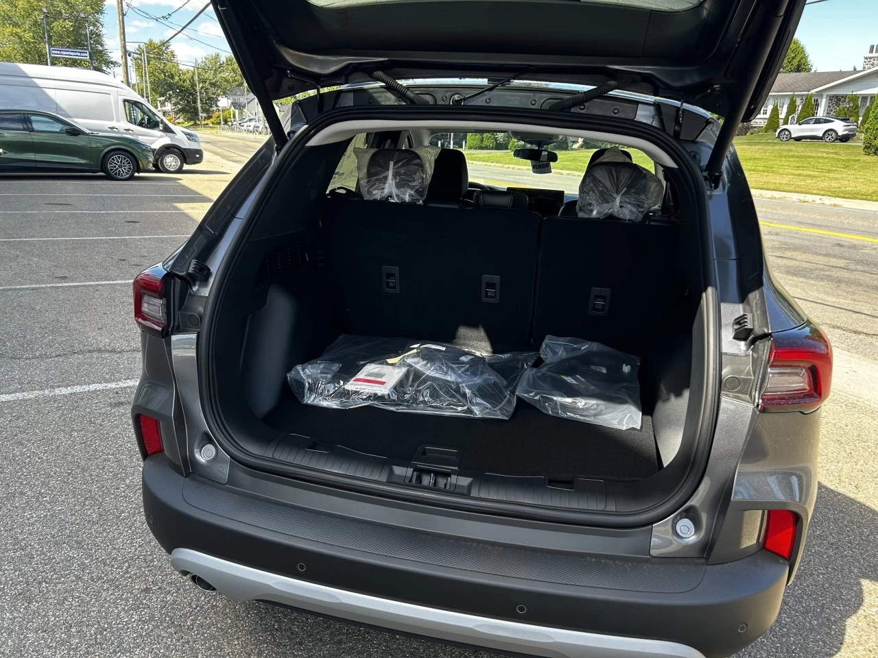 2025 Ford Escape PHEV https://www.st-norbertford.com/resize/b990ff35b810a3abc0cc817b2ca24889-1