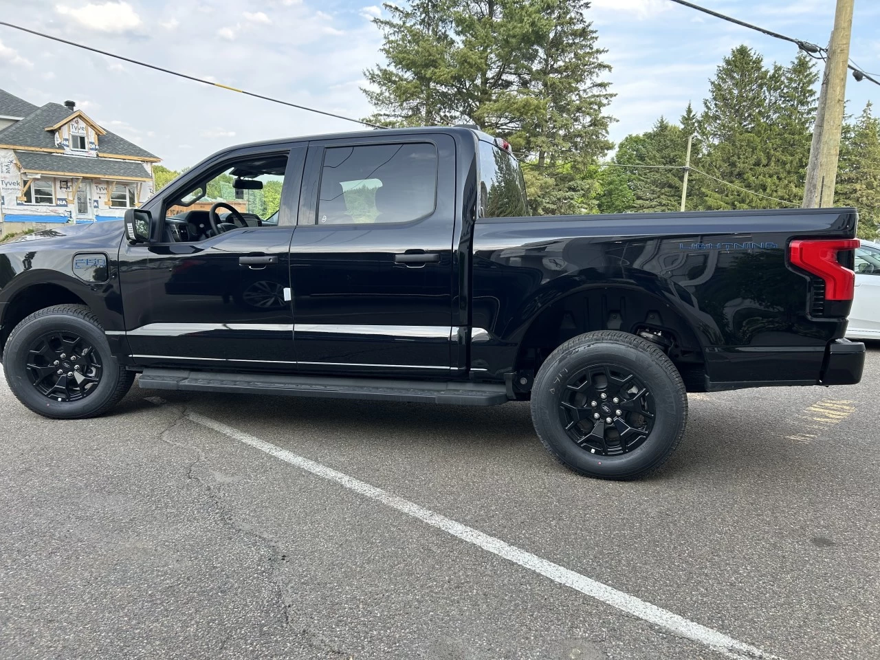 2025 Ford F-150 Lightning XLT https://www.st-norbertford.com/resize/b990ff35b810a3abc0cc817b2ca24889-1