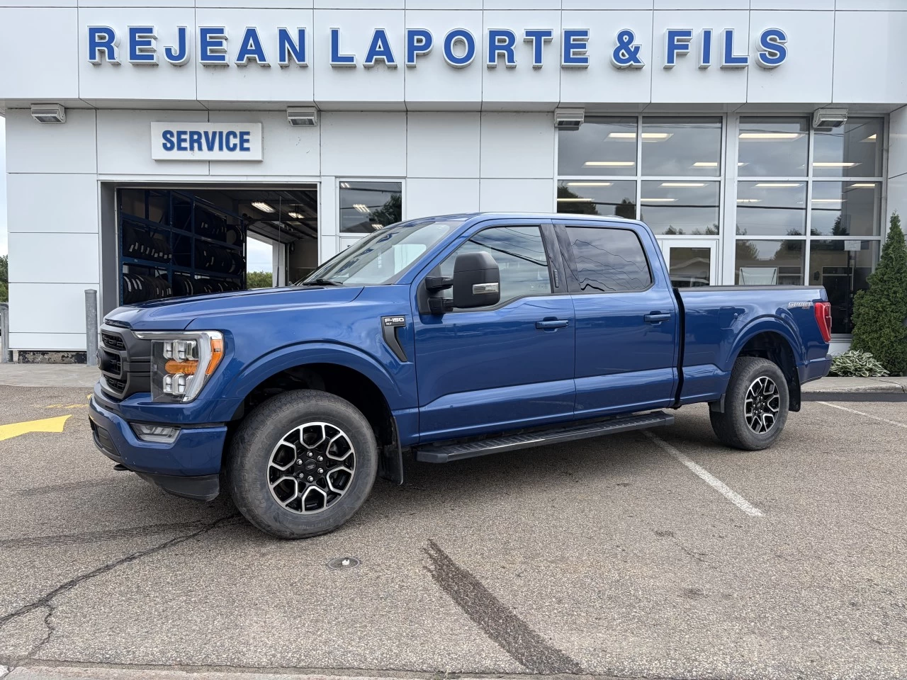 2022 Ford F-150 XLT 4X4 SUPERCREW V8 302A https://www.st-norbertford.com/resize/b990ff35b810a3abc0cc817b2ca24889-1