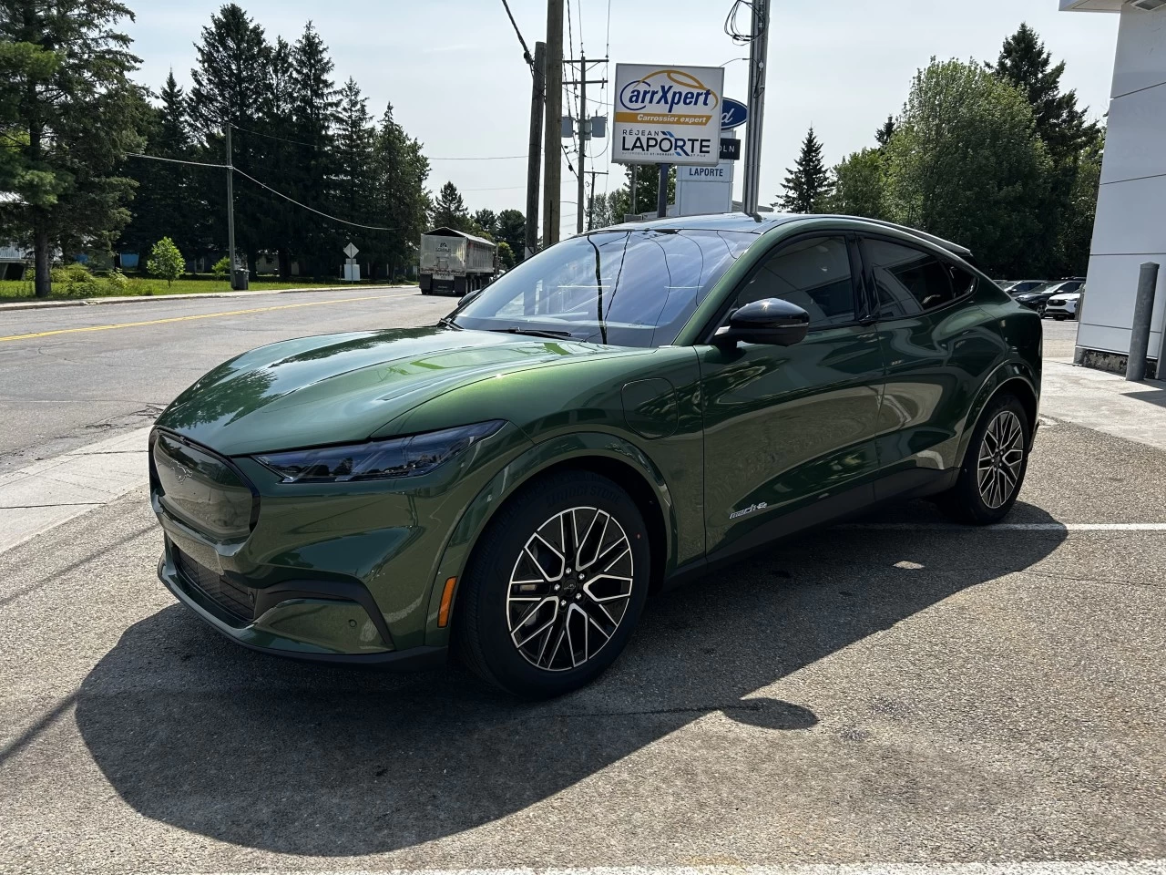 2025 Ford Mustang Mach-E PREMIUM https://www.st-norbertford.com/resize/b990ff35b810a3abc0cc817b2ca24889-1