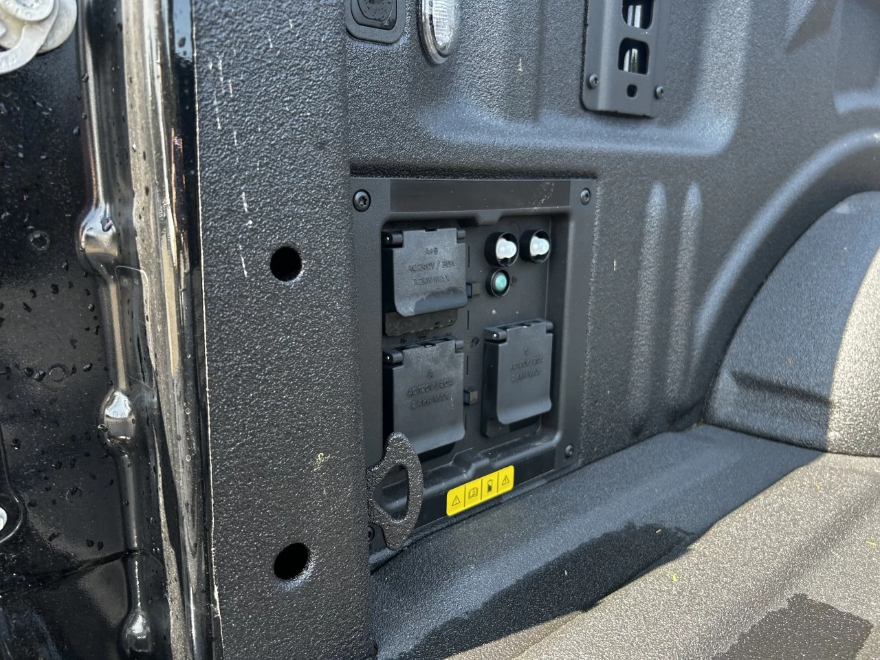 2025 Ford F-150 Lightning  https://www.st-norbertford.com/resize/b990ff35b810a3abc0cc817b2ca24889-1