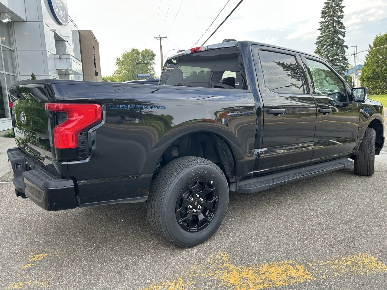 2025 Ford F-150 Lightning XLT https://www.st-norbertford.com/resize/b990ff35b810a3abc0cc817b2ca24889-1