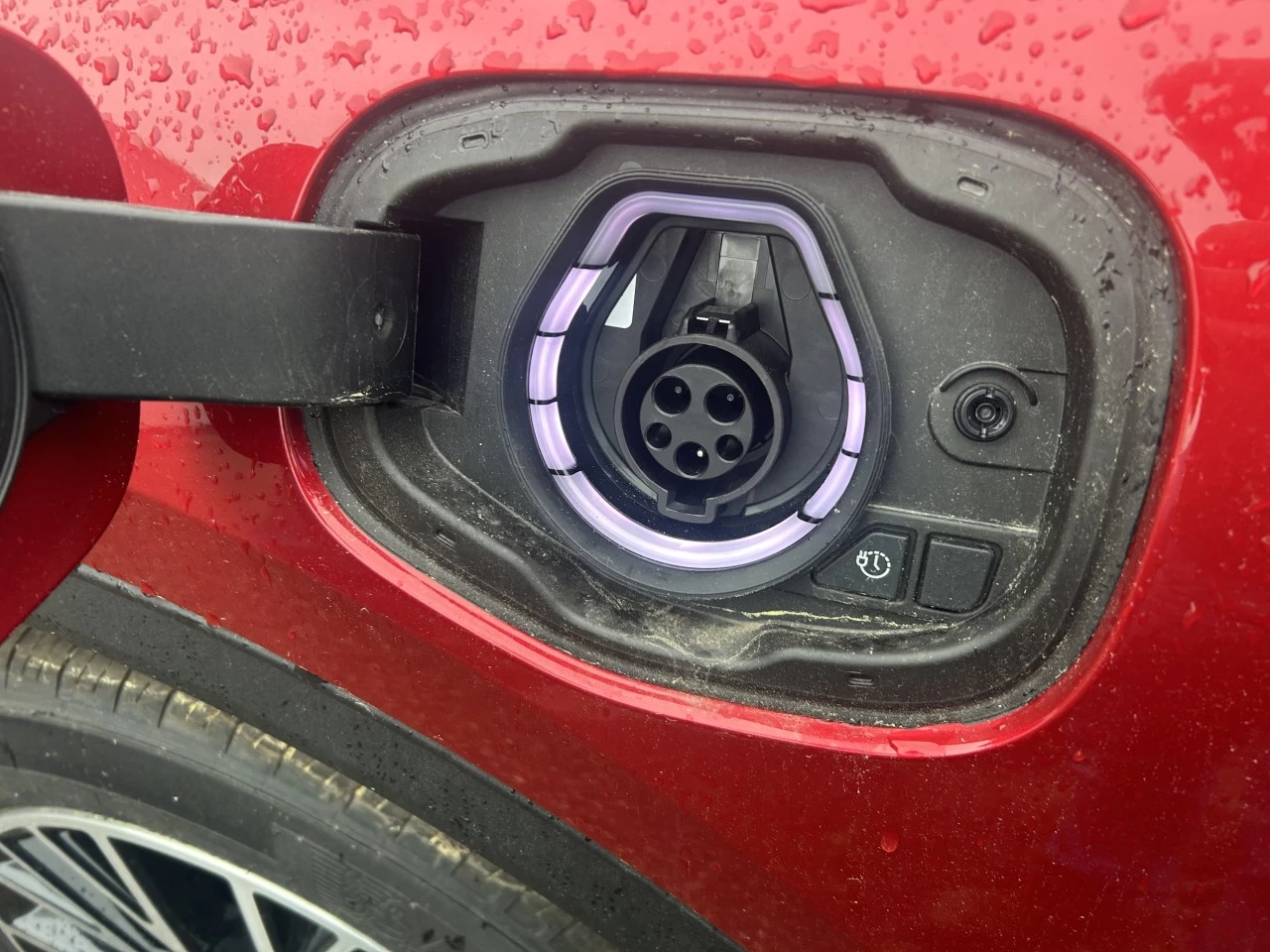2025 Ford Escape PHEV https://www.st-norbertford.com/resize/b990ff35b810a3abc0cc817b2ca24889-1