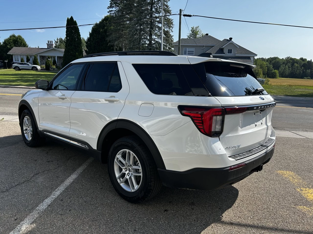 2025 Ford Explorer Active Main Image