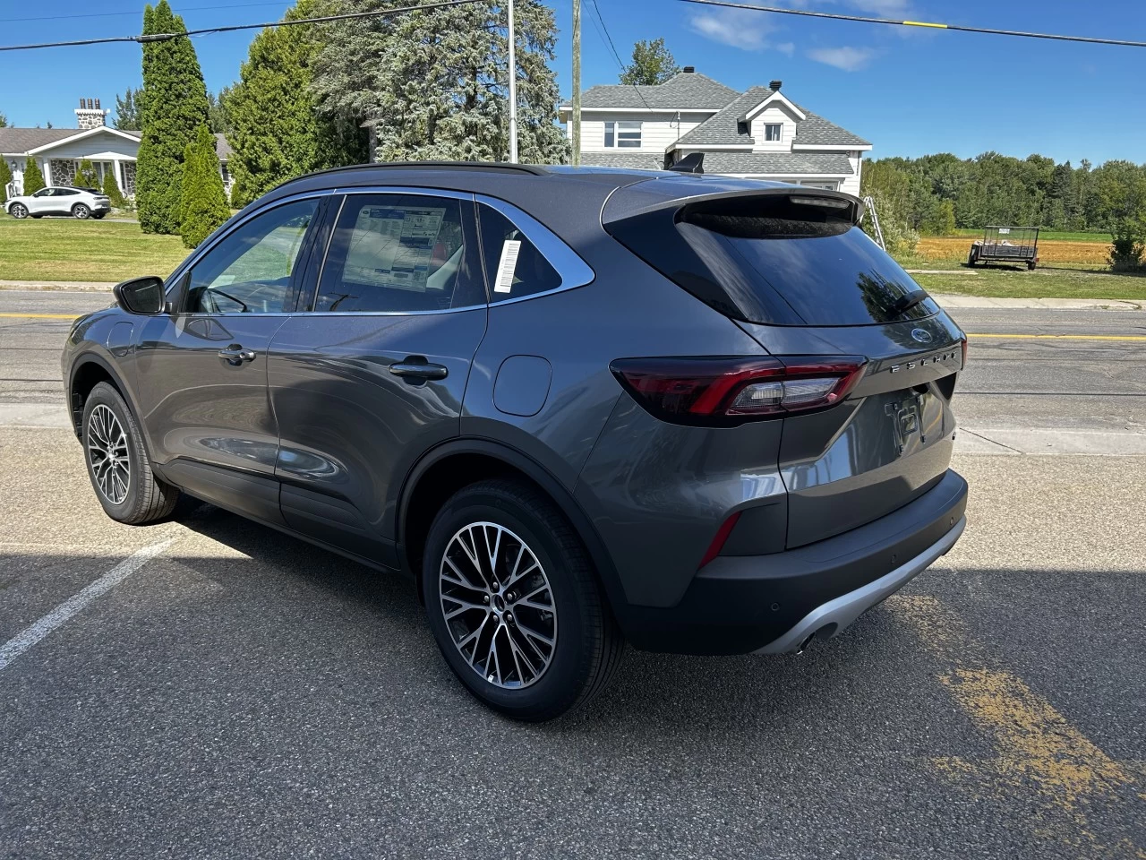 2025 Ford Escape PHEV https://www.st-norbertford.com/resize/b990ff35b810a3abc0cc817b2ca24889-1