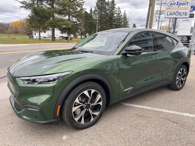 Ford Mustang Mach-E SELECT AWD 2025