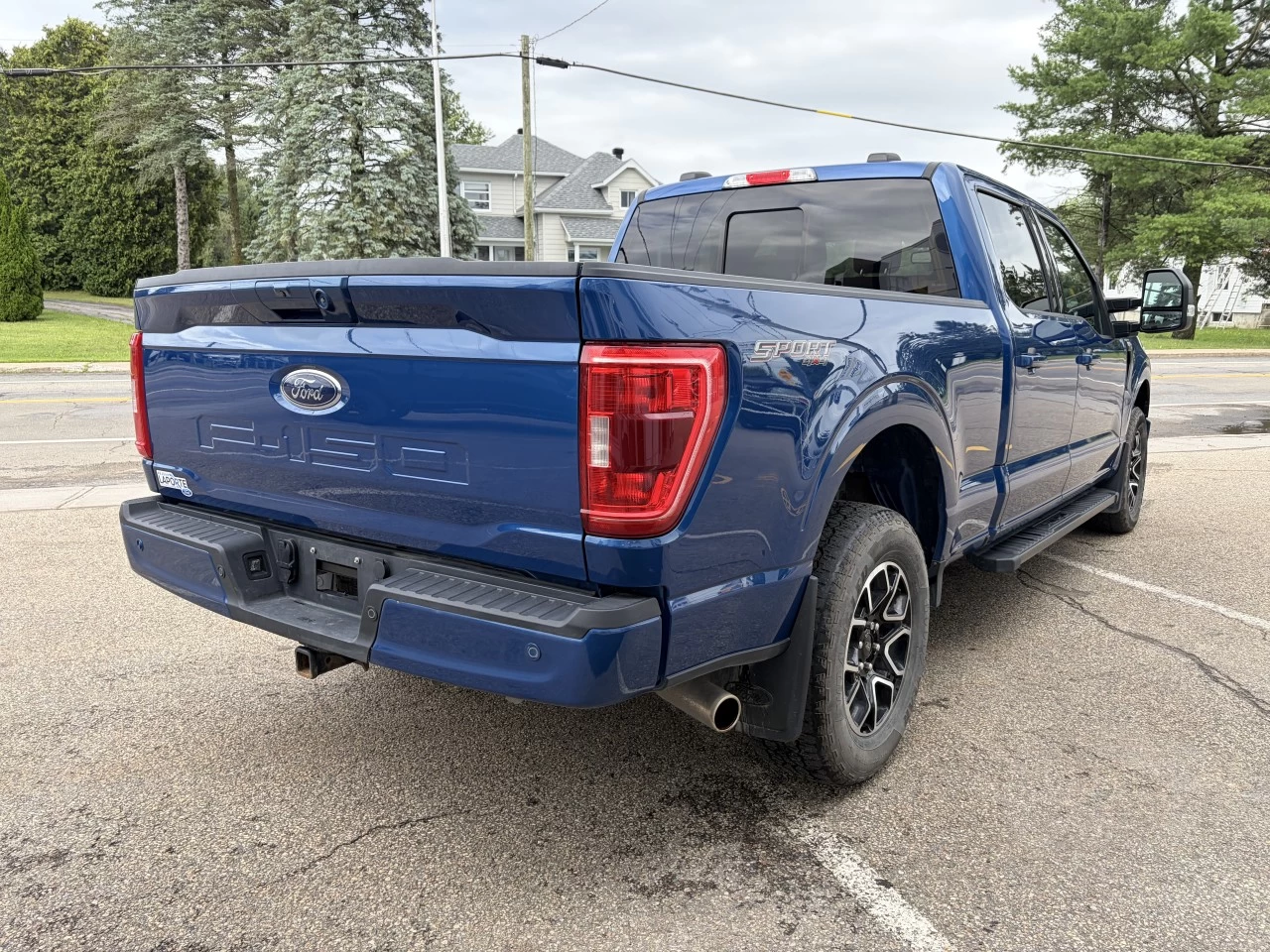 2022 Ford F-150 XLT 4X4 SUPERCREW V8 302A https://www.st-norbertford.com/resize/b990ff35b810a3abc0cc817b2ca24889-1