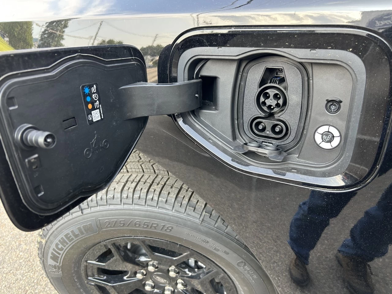 2025 Ford F-150 Lightning XLT https://www.st-norbertford.com/resize/b990ff35b810a3abc0cc817b2ca24889-1