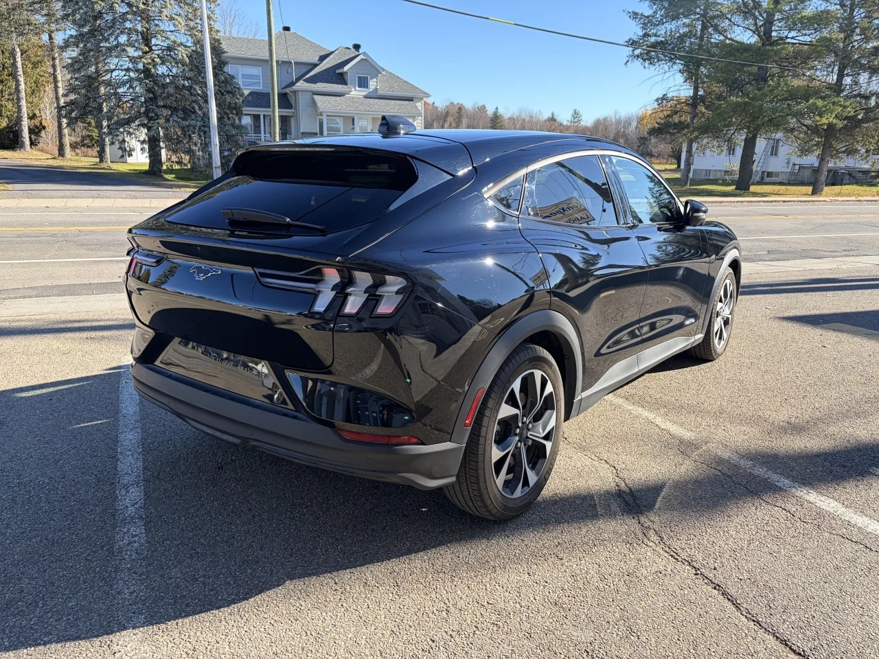 2025 Ford Mustang Mach-E SELECT TAPIS RECHARGE SANS FIL SIÈGES AVANT CHAUFFANT https://www.st-norbertford.com/resize/b990ff35b810a3abc0cc817b2ca24889-1