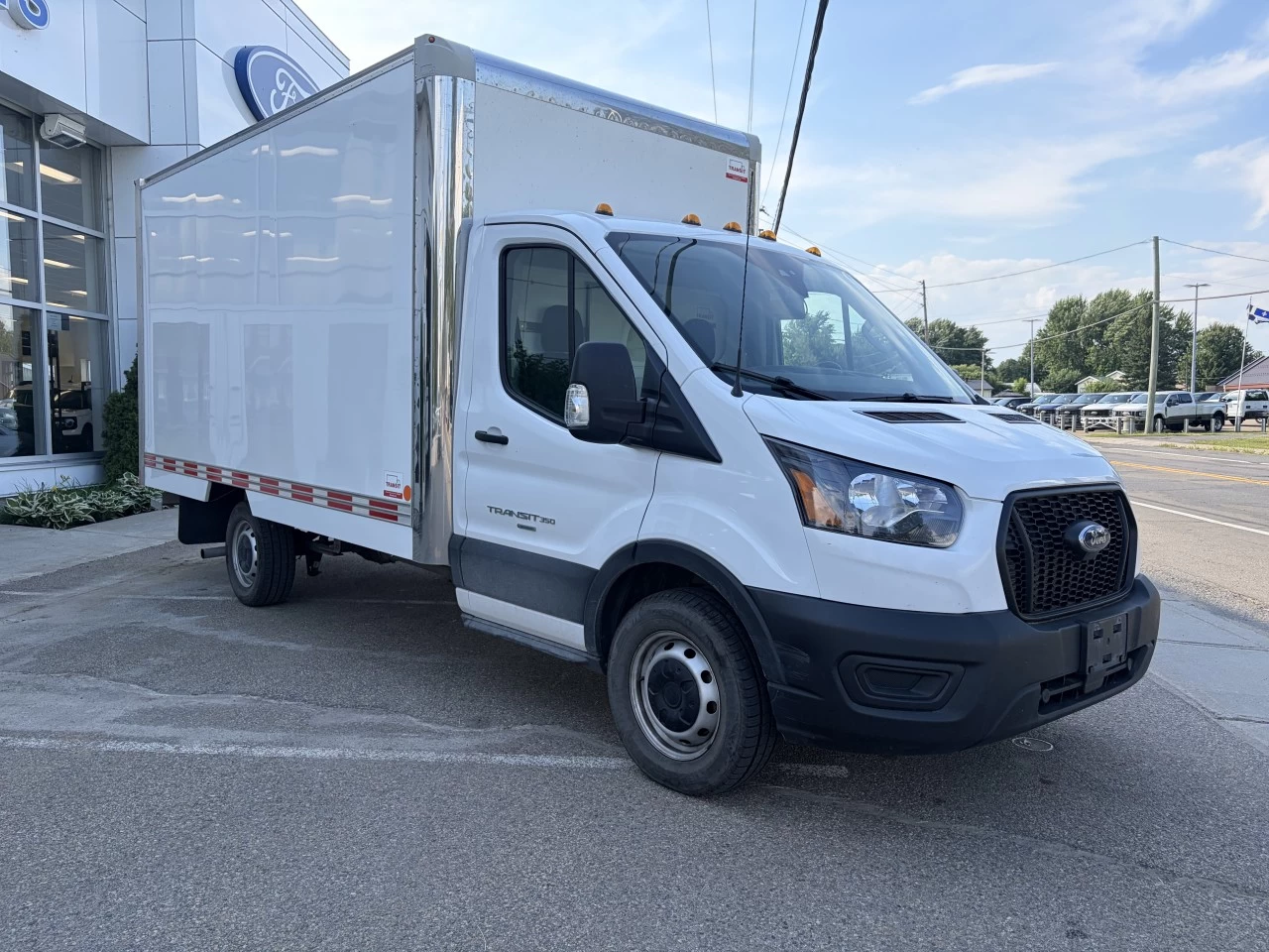 2023 Ford Transit-350 T-350 RWD 9500 GVWR SRW https://www.st-norbertford.com/resize/b990ff35b810a3abc0cc817b2ca24889-1