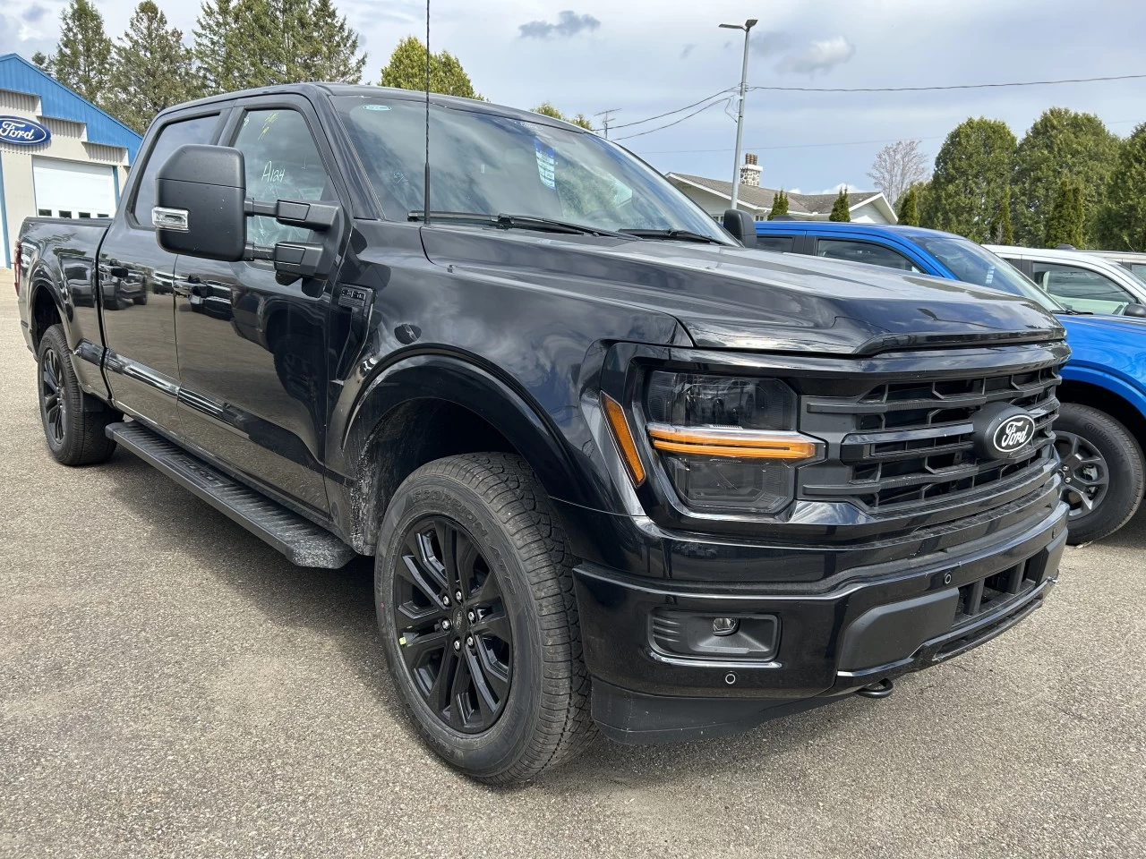 2025 Ford F-150 XLT Main Image