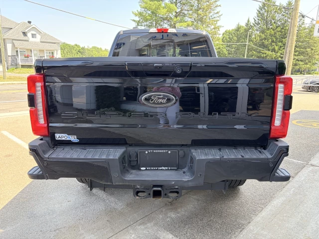 Ford F-250 Super Duty LARIAT 4X4 CREWCAB TOIT OUVRANT CUIR V8 DIESEL 2025