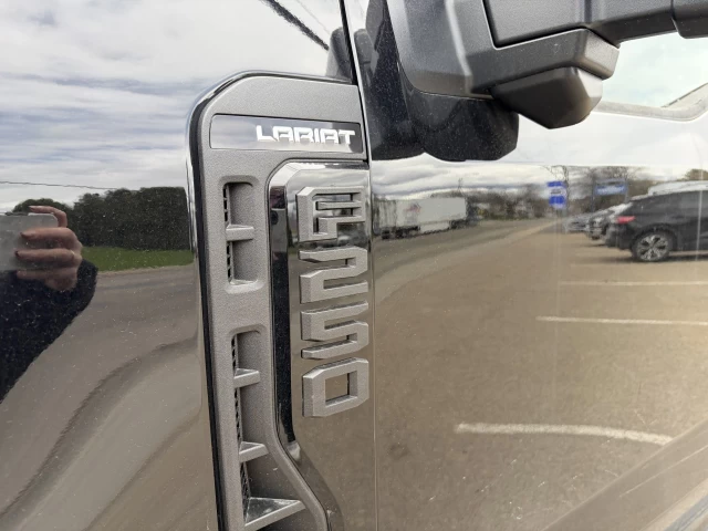 Ford Super Duty F-250 SRW LARIAT 2026