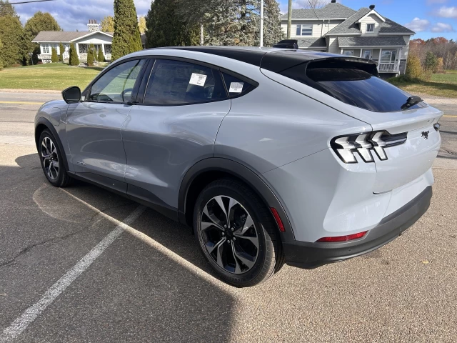 Ford Mustang Mach-E SELECT AWD 2025