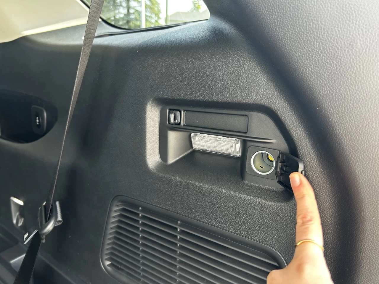 2025 Ford Explorer Active Main Image