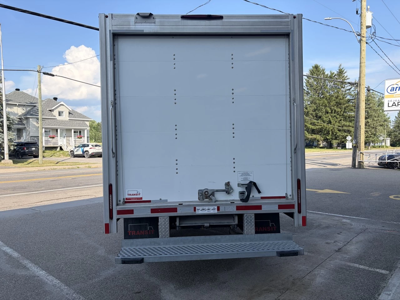 2023 Ford Transit-350 T-350 RWD 9500 GVWR SRW https://www.st-norbertford.com/resize/b990ff35b810a3abc0cc817b2ca24889-1