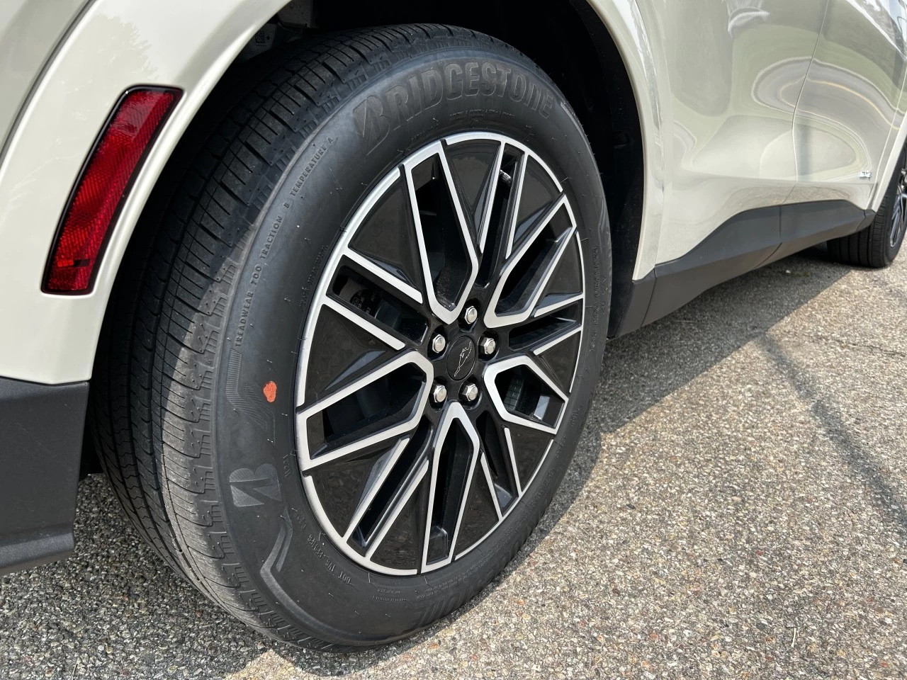 2025 Ford Mustang Mach-E PREMIUM AWD https://www.st-norbertford.com/resize/b990ff35b810a3abc0cc817b2ca24889-1