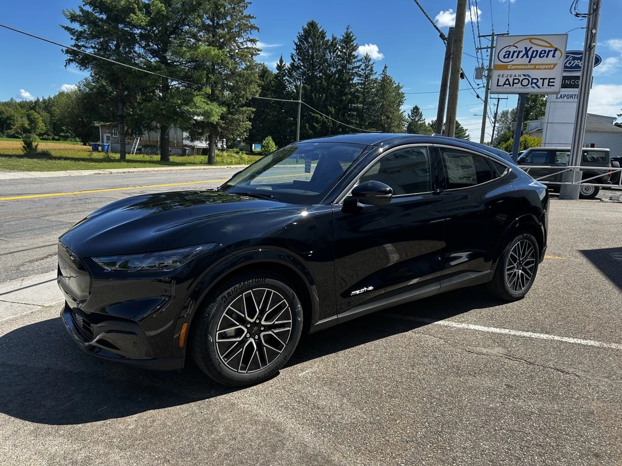 2025 Ford Mustang Mach-E PREMIUM AWD https://www.st-norbertford.com/resize/b990ff35b810a3abc0cc817b2ca24889-1