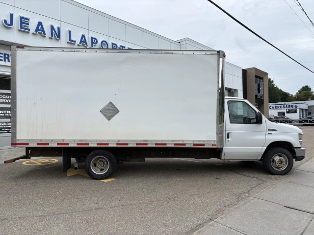 Ford E350 CUTTAWAY 16 PI. E-350 Super Duty 2014