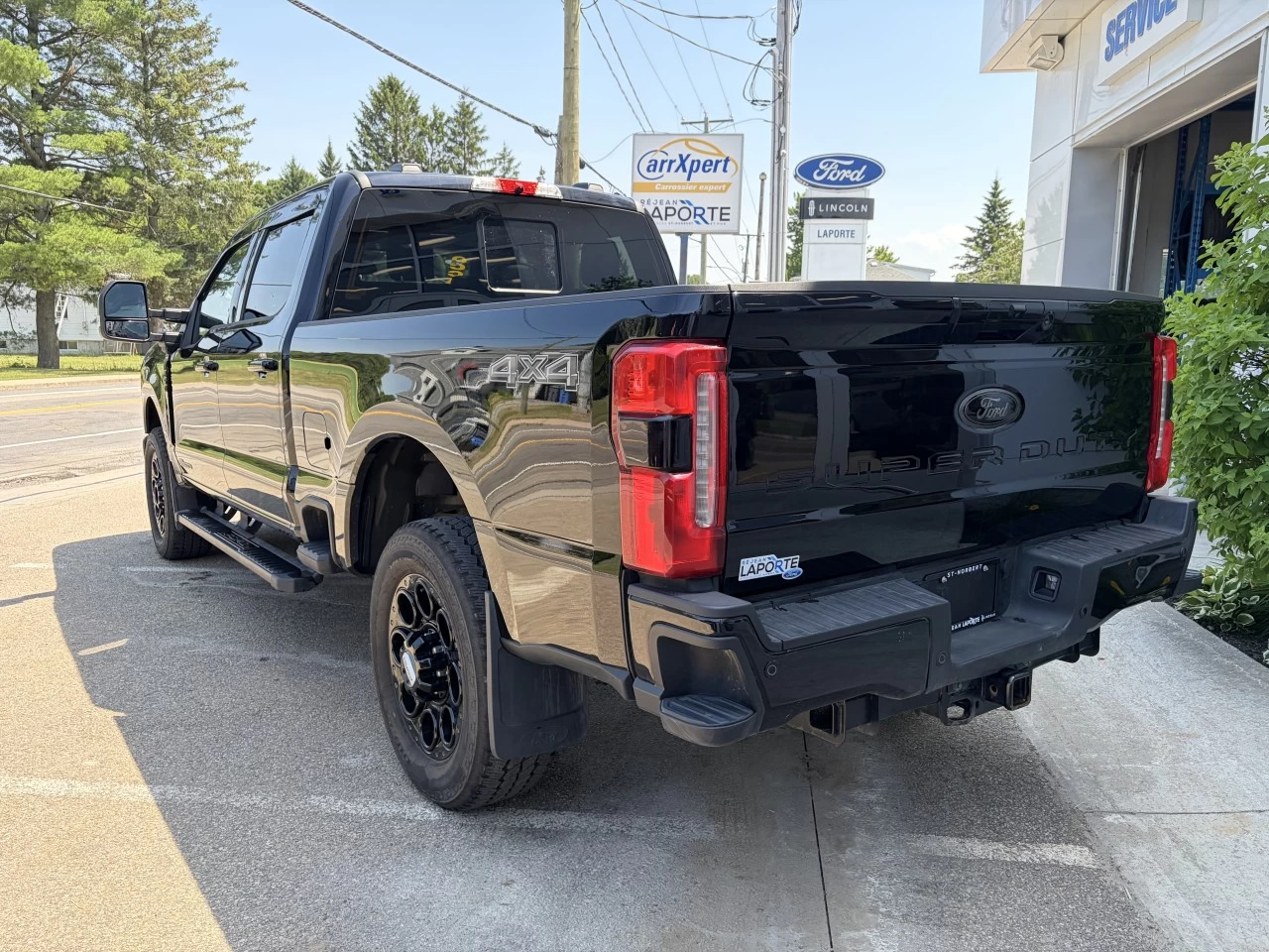 2025 Ford F-250 Super Duty LARIAT 4X4 CREWCAB TOIT OUVRANT CUIR V8 DIESEL https://www.st-norbertford.com/resize/b990ff35b810a3abc0cc817b2ca24889-1