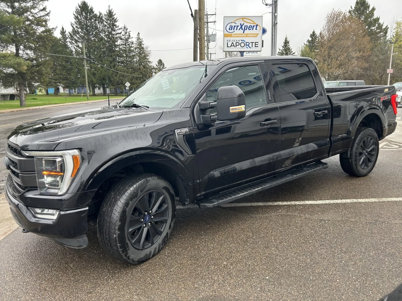 2023 Ford F-150 LARIAT Main Image