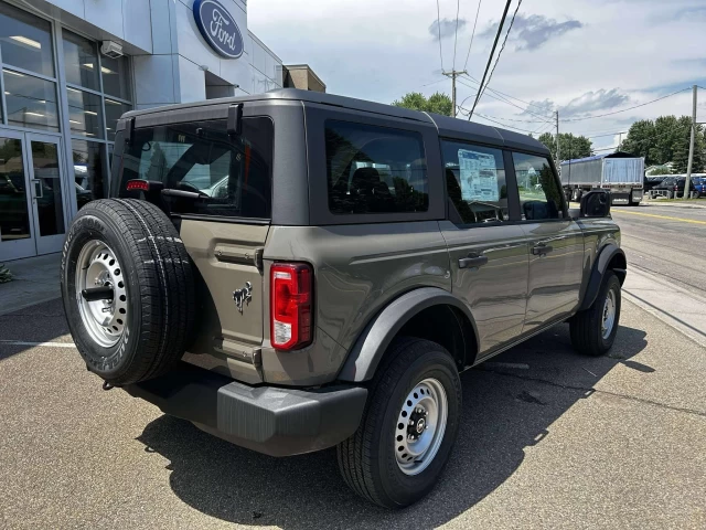 Ford Bronco Base 2025
