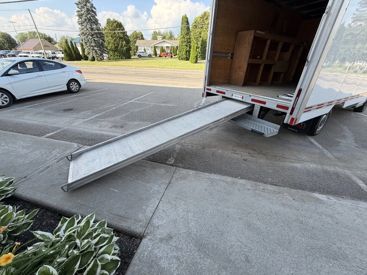 2023 Ford Transit-350 T-350 RWD 9500 GVWR SRW https://www.st-norbertford.com/resize/b990ff35b810a3abc0cc817b2ca24889-1