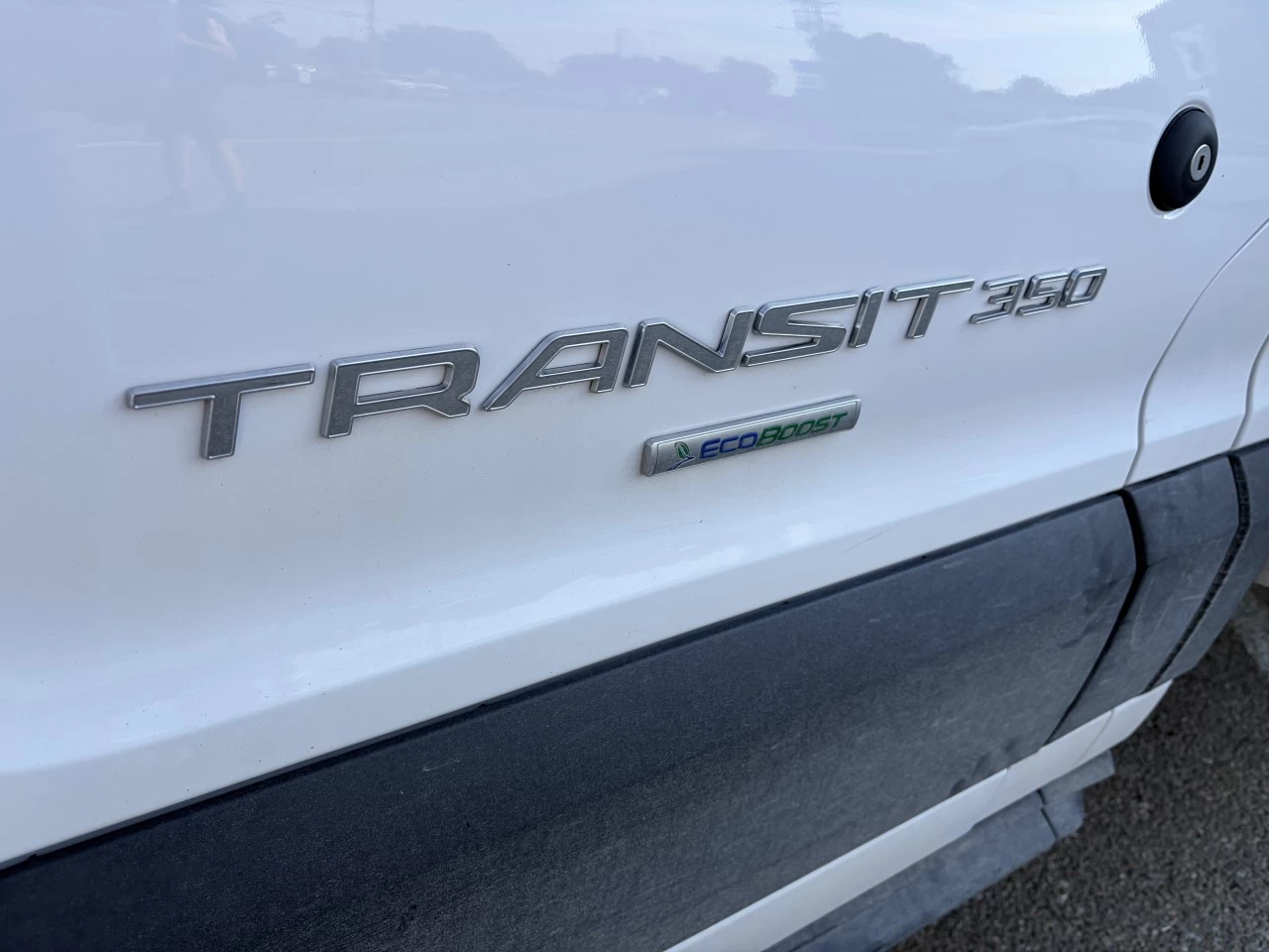 2023 Ford Transit-350 T-350 RWD 9500 GVWR SRW https://www.st-norbertford.com/resize/b990ff35b810a3abc0cc817b2ca24889-1