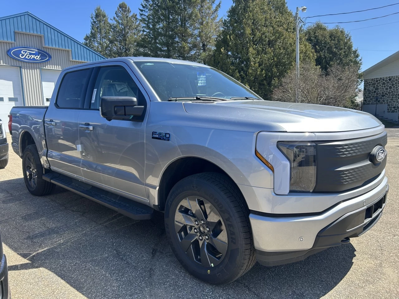 2025 Ford F-150 Lightning FLASH https://www.st-norbertford.com/resize/b990ff35b810a3abc0cc817b2ca24889-1