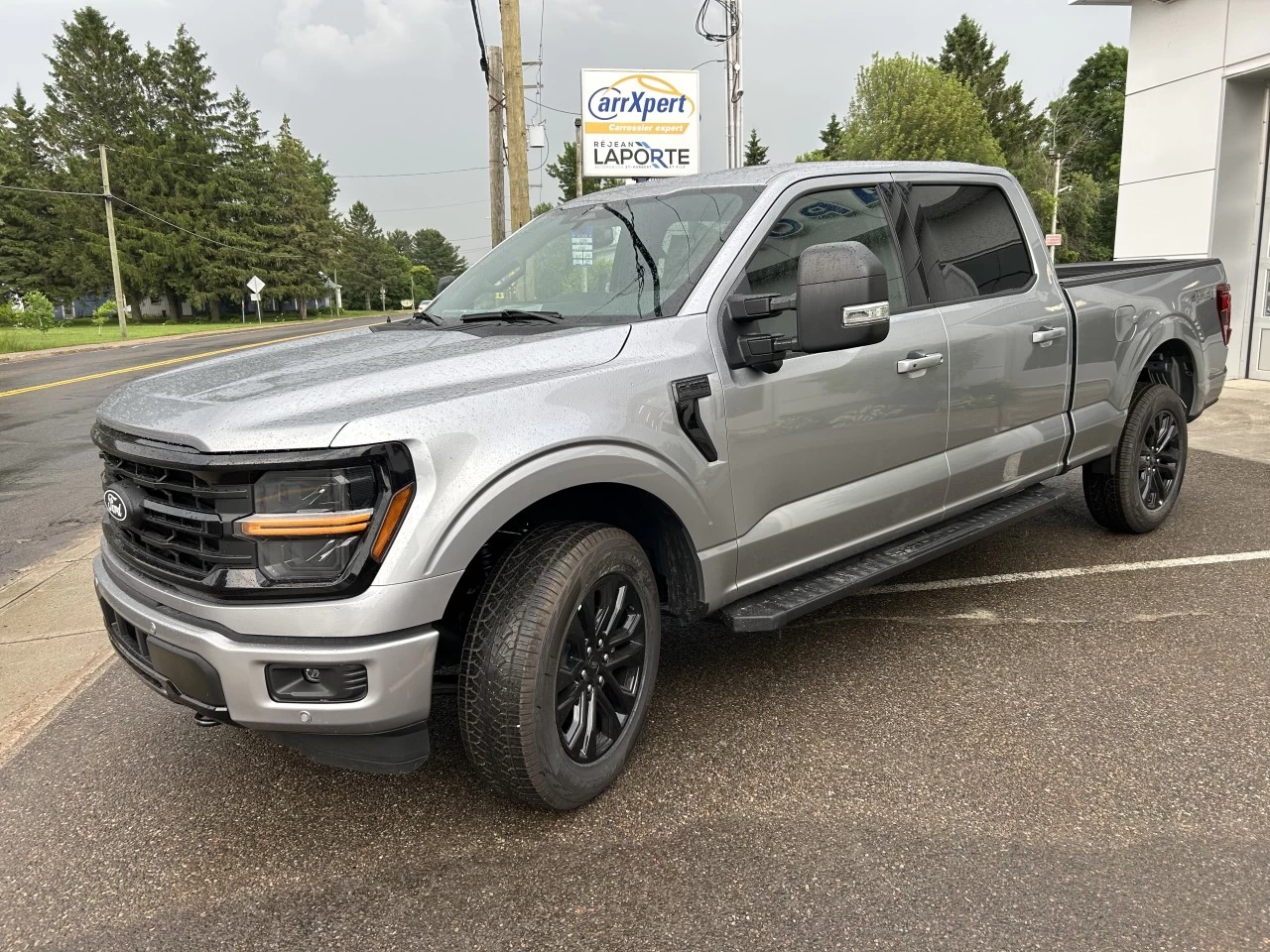 2025 Ford F-150 XLT Main Image