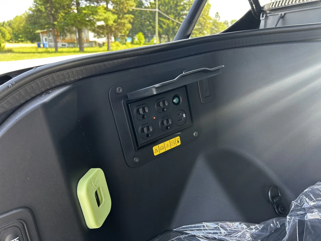 2025 Ford F-150 Lightning  https://www.st-norbertford.com/resize/b990ff35b810a3abc0cc817b2ca24889-1