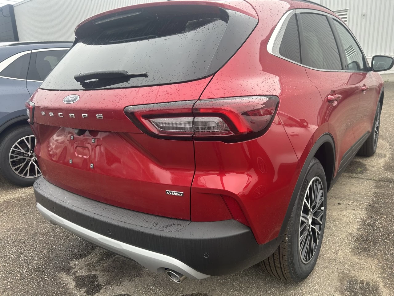 2025 Ford Escape PHEV https://www.st-norbertford.com/resize/b990ff35b810a3abc0cc817b2ca24889-1