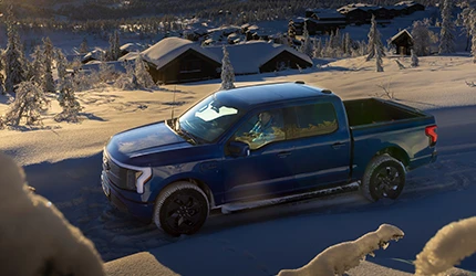 Bannière de New  2024 F-150 Lightning LARIAT 4WD SuperCrew 5.5' Box in Saint-Norbert